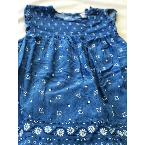 Woman’s Old Navy top - Picture 4 of 5